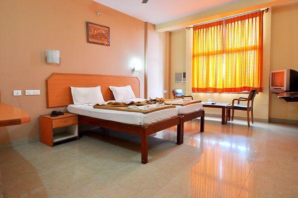 Sreeya Comforts Hotel ไมซอร์ ภายนอก รูปภาพ